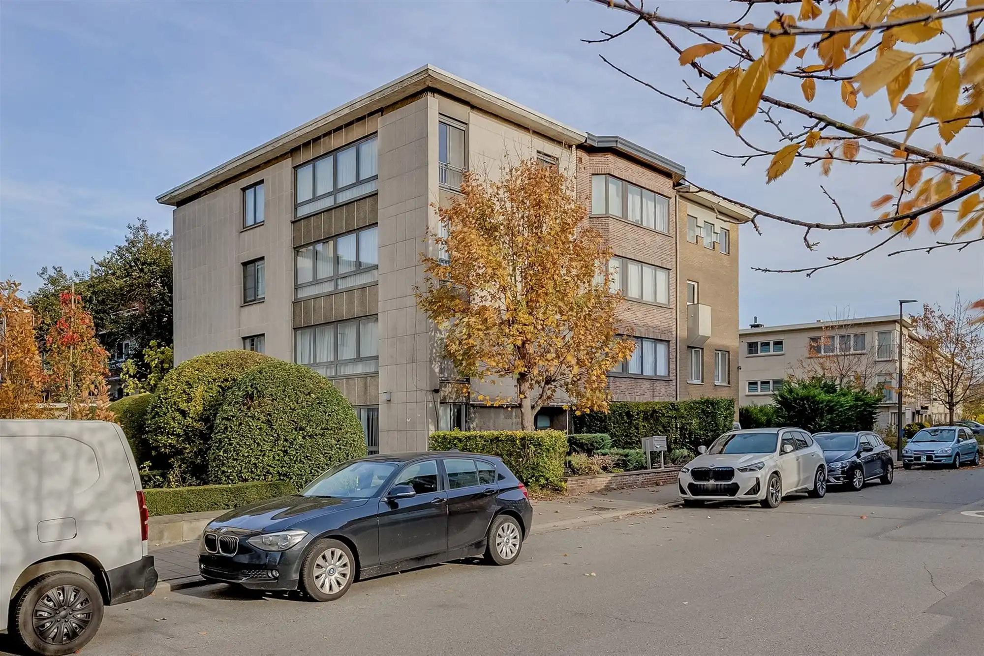 Zeer licht instapklaar appt met 3 slaapkamers en terras foto 2