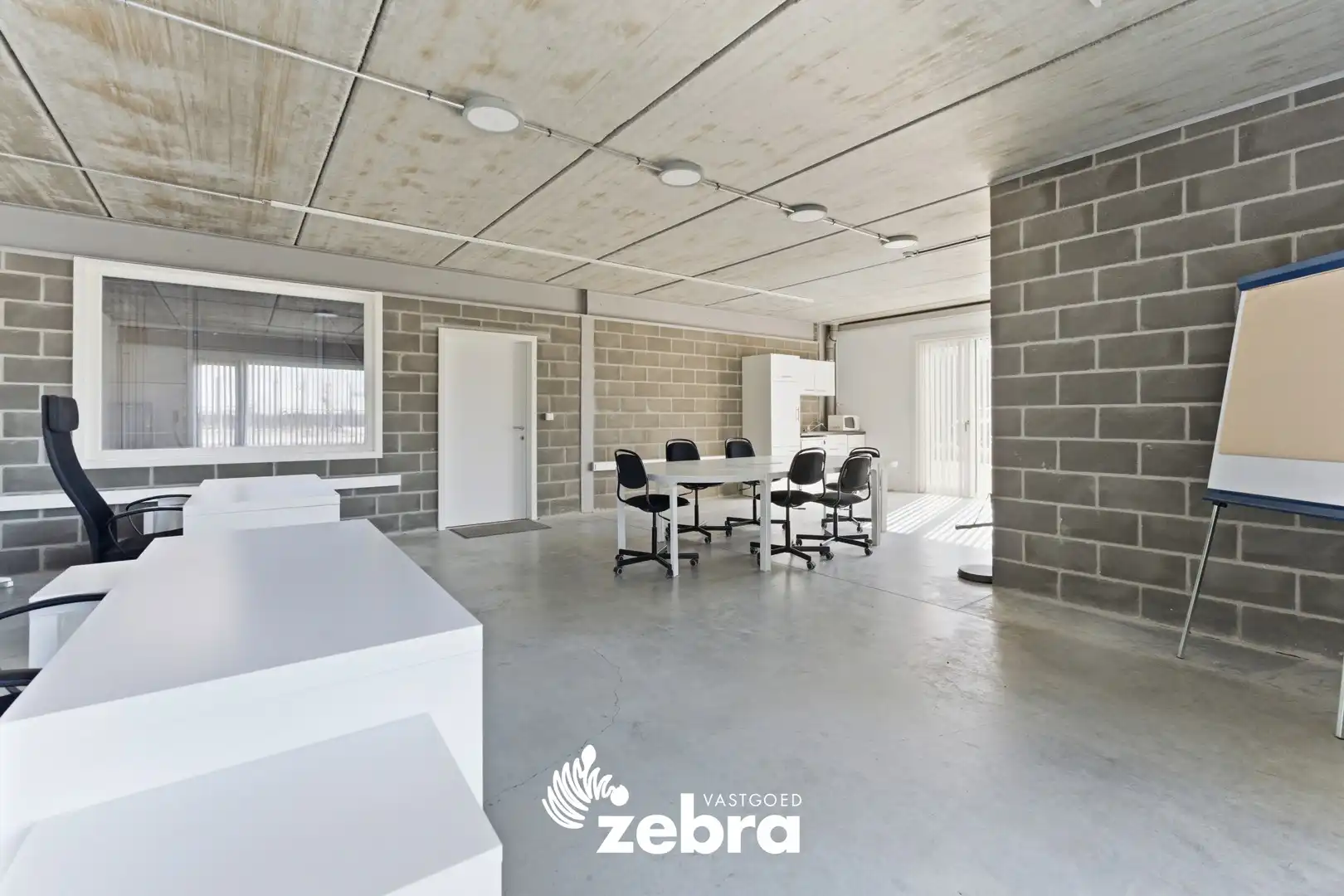 Recent bedrijfsgebouw op gunstige ligging te Roeselare! foto 21