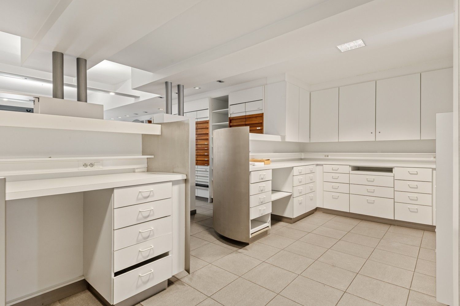 Handelspand met duplex in het centrum van Wijnegem! foto 5