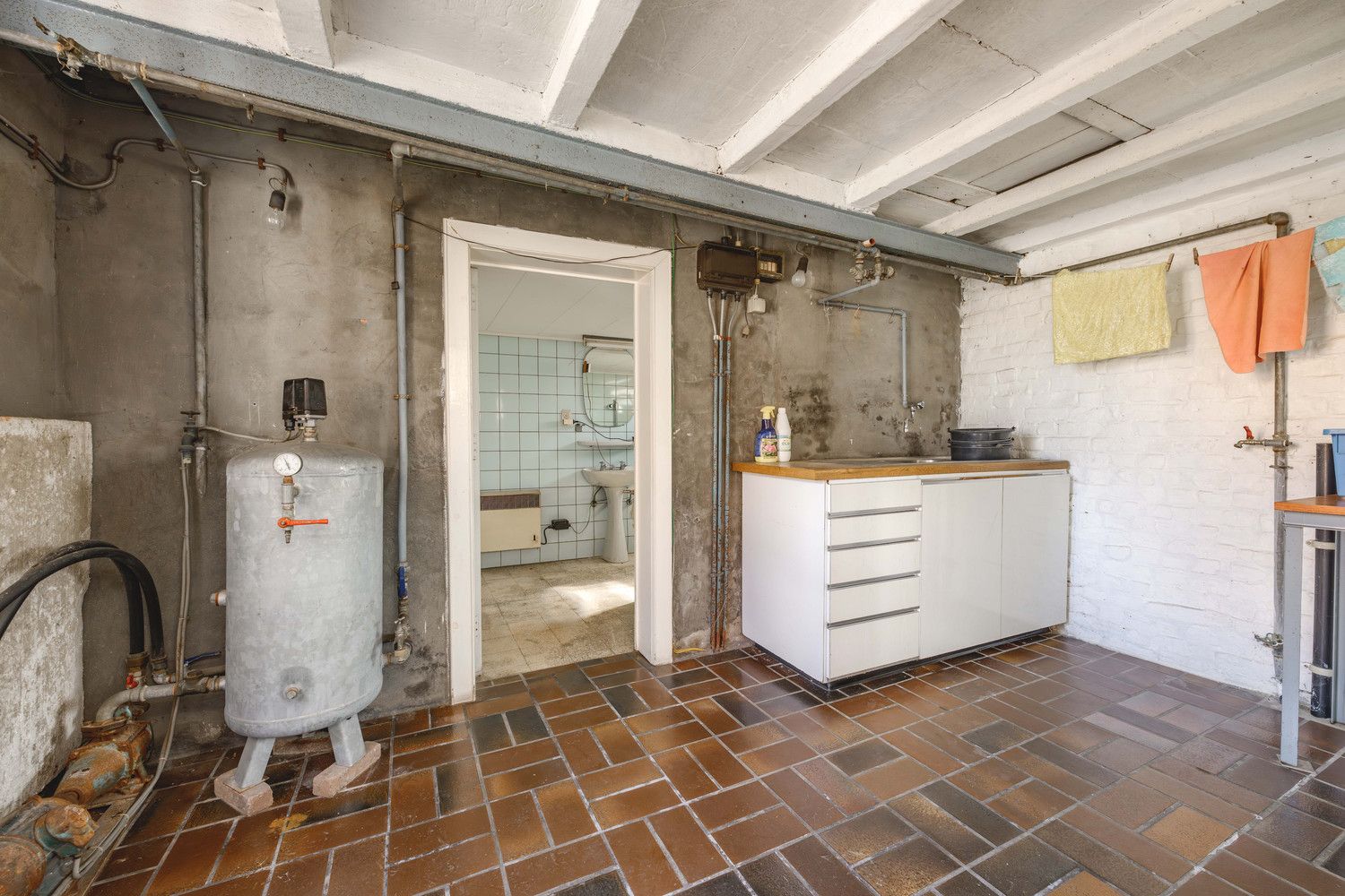 Totaal te renoveren woning te Ardooie. foto 24