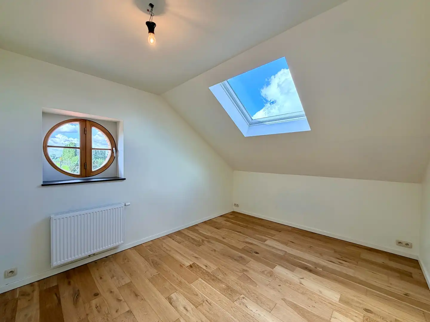 Gerenoveerd duplex-appartement met twee slaapkamers te Ardooie centrum! foto 7