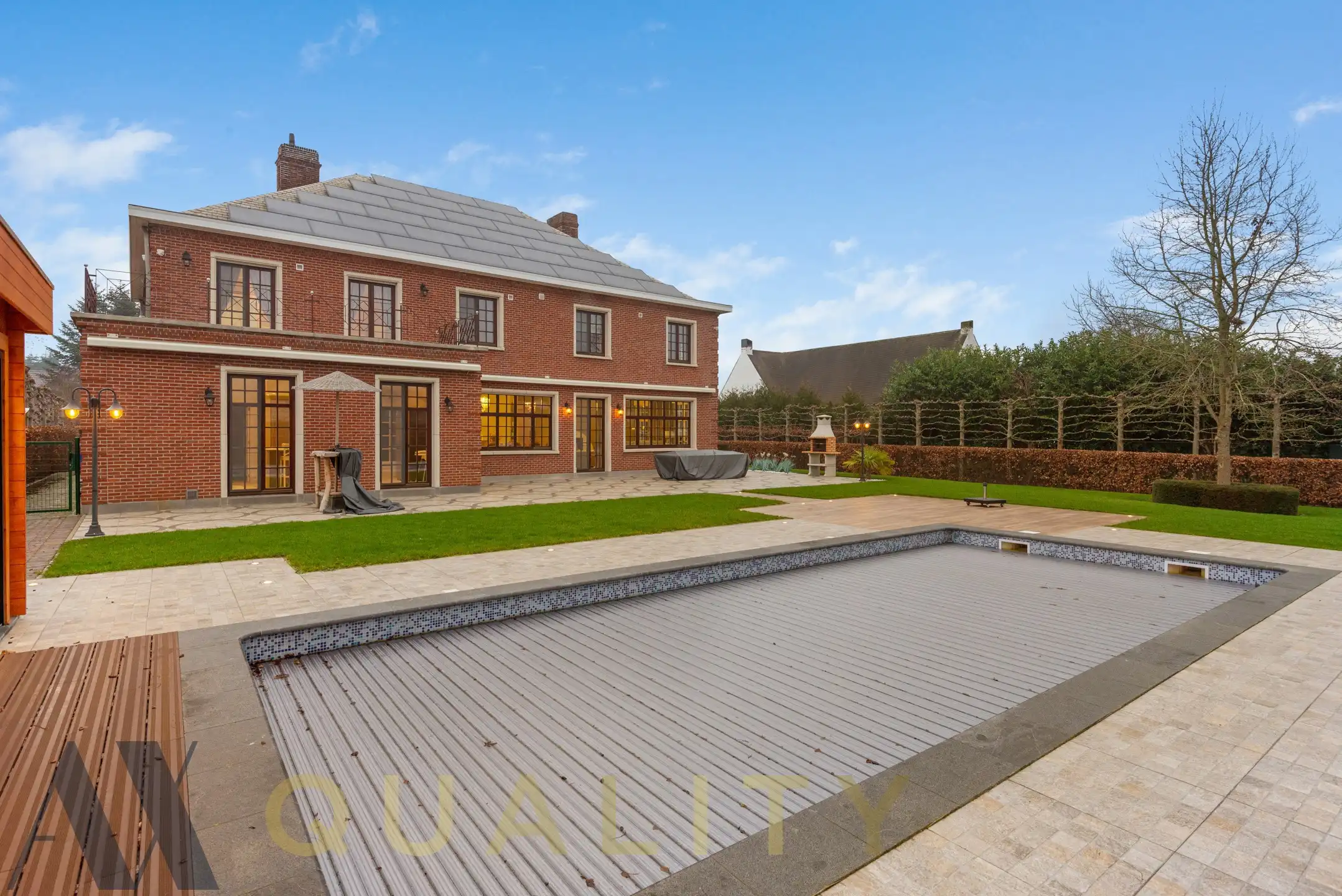 Unieke volledig gerenoveerde Villa met 5 slaapkamers, 2 badkamers, garage, groot terras, ruime tuin, zwembad, fitnessruimte en oprit op een terrein van 16 are 80 ca foto 26