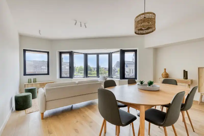 Stijlvol appartement  in hartje Zeveneken! foto 3