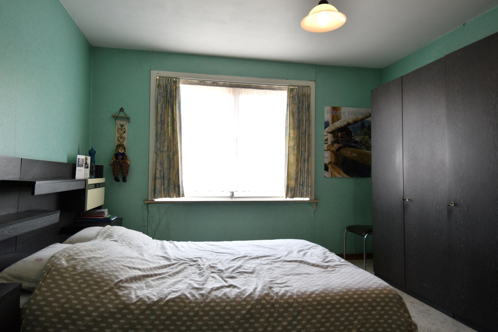 Ruime tussenwoning met 3 slaapkamers (mogelijkheid tot meer!), garage en tuin te koop in Gullegem foto 9