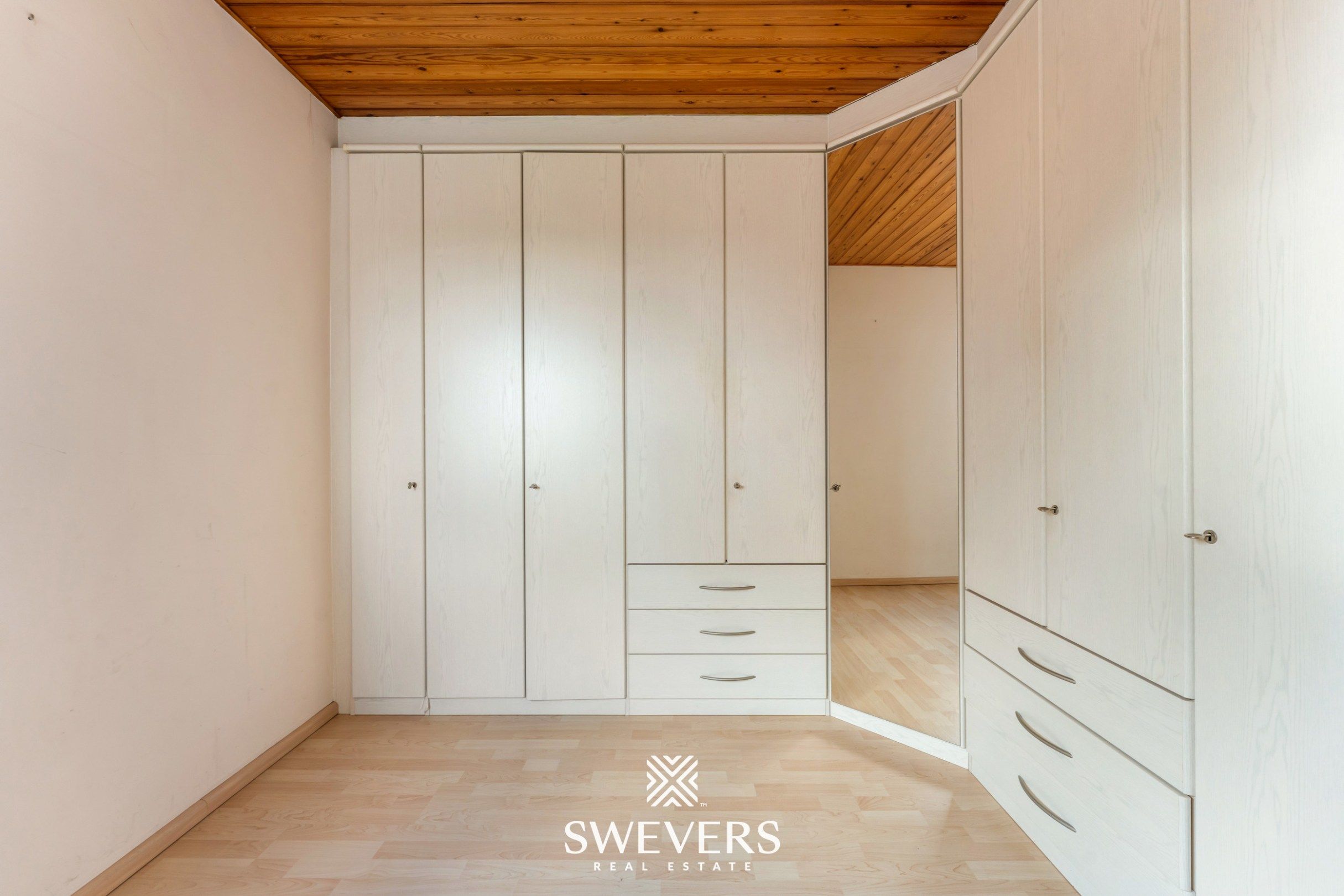 Knusse, hedendaagse gezinswoning met warme indeling en grote, zonnige tuin foto 28