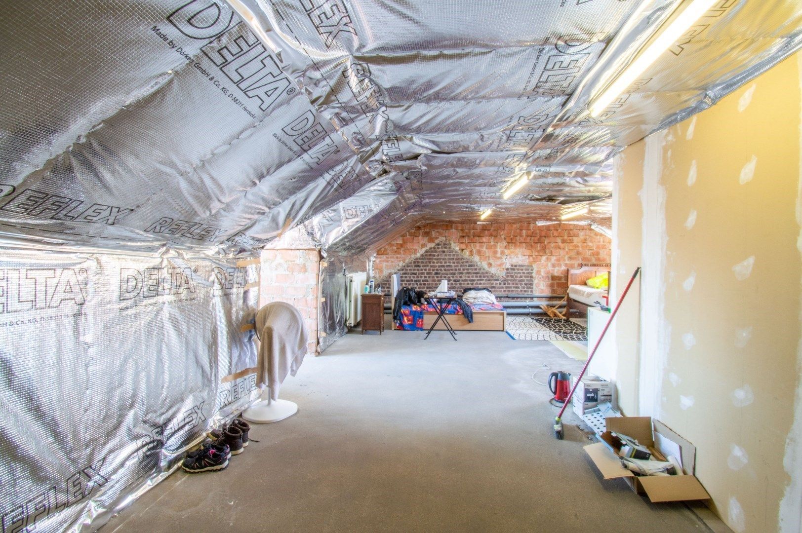 Zéér ruim (475m²) handelspand te centrum Sint-Pieters-Leeuw! foto 11