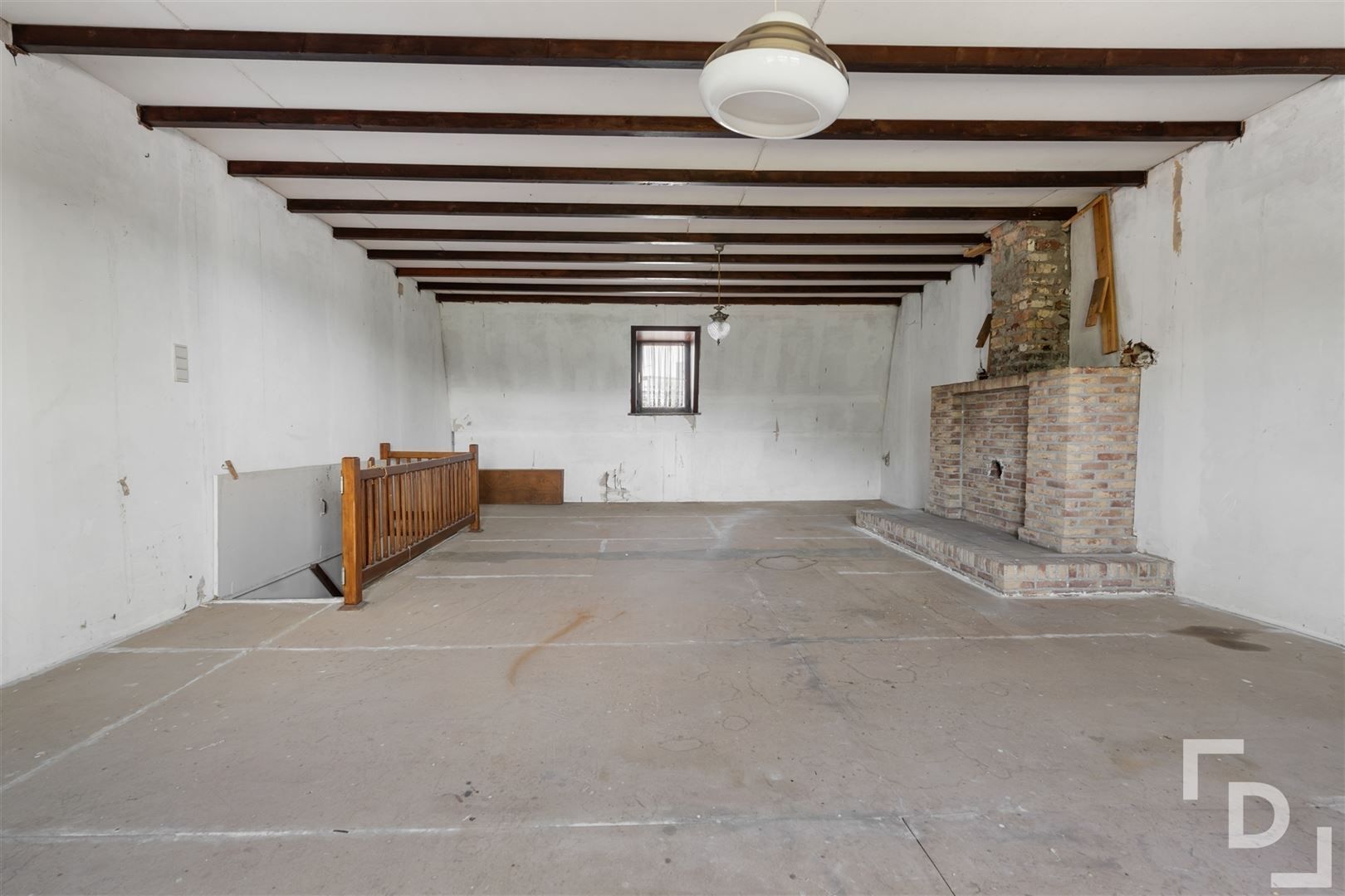 Ruime te renoveren woning te koop in Geluveld. foto 24