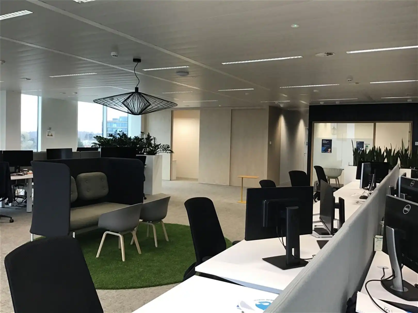 Gemeubelde kantoren in stijlvol gebouw langs The Loop foto 6
