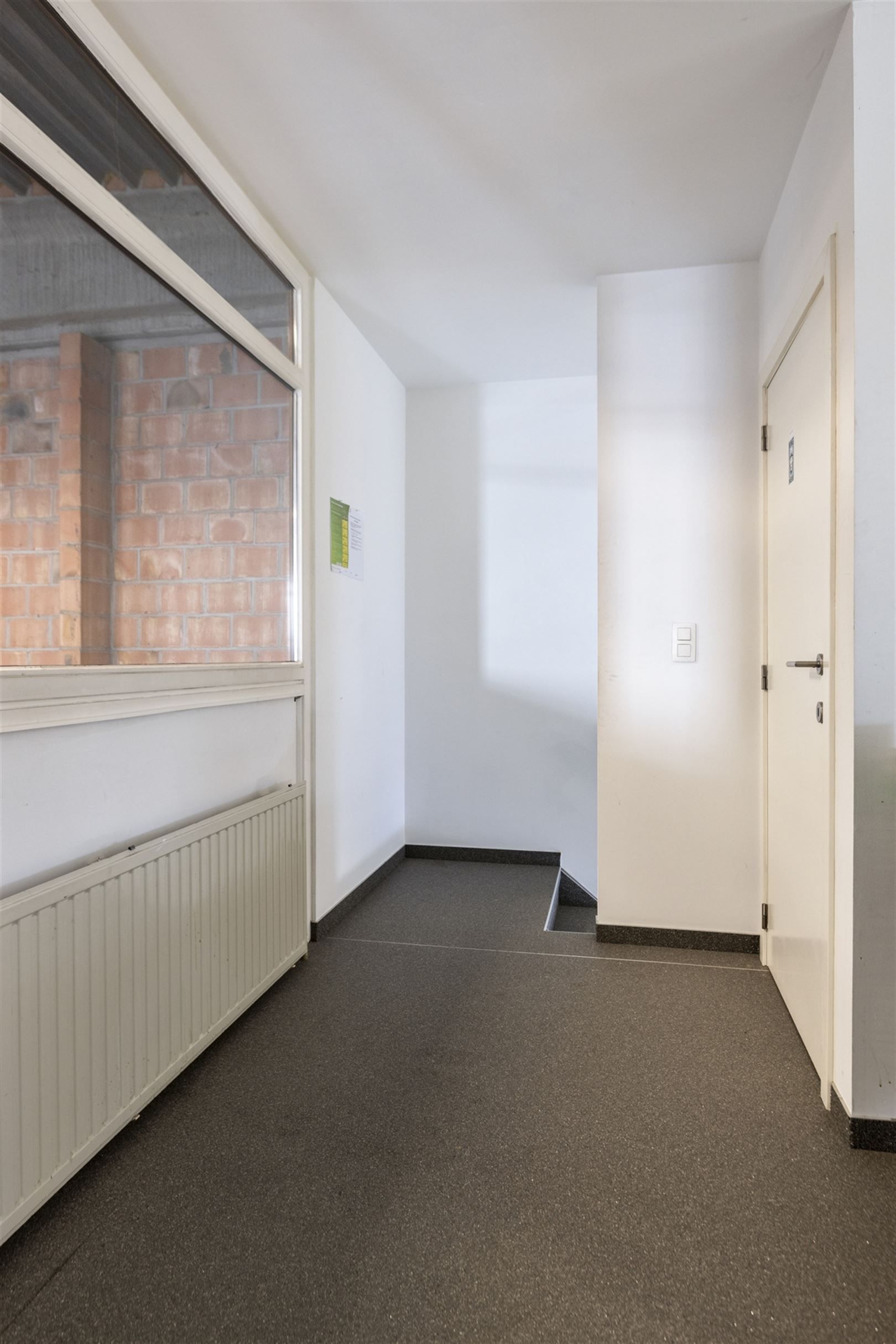 TE HUUR: Bedrijfsgebouw met kantoren te Houthalen! foto 17