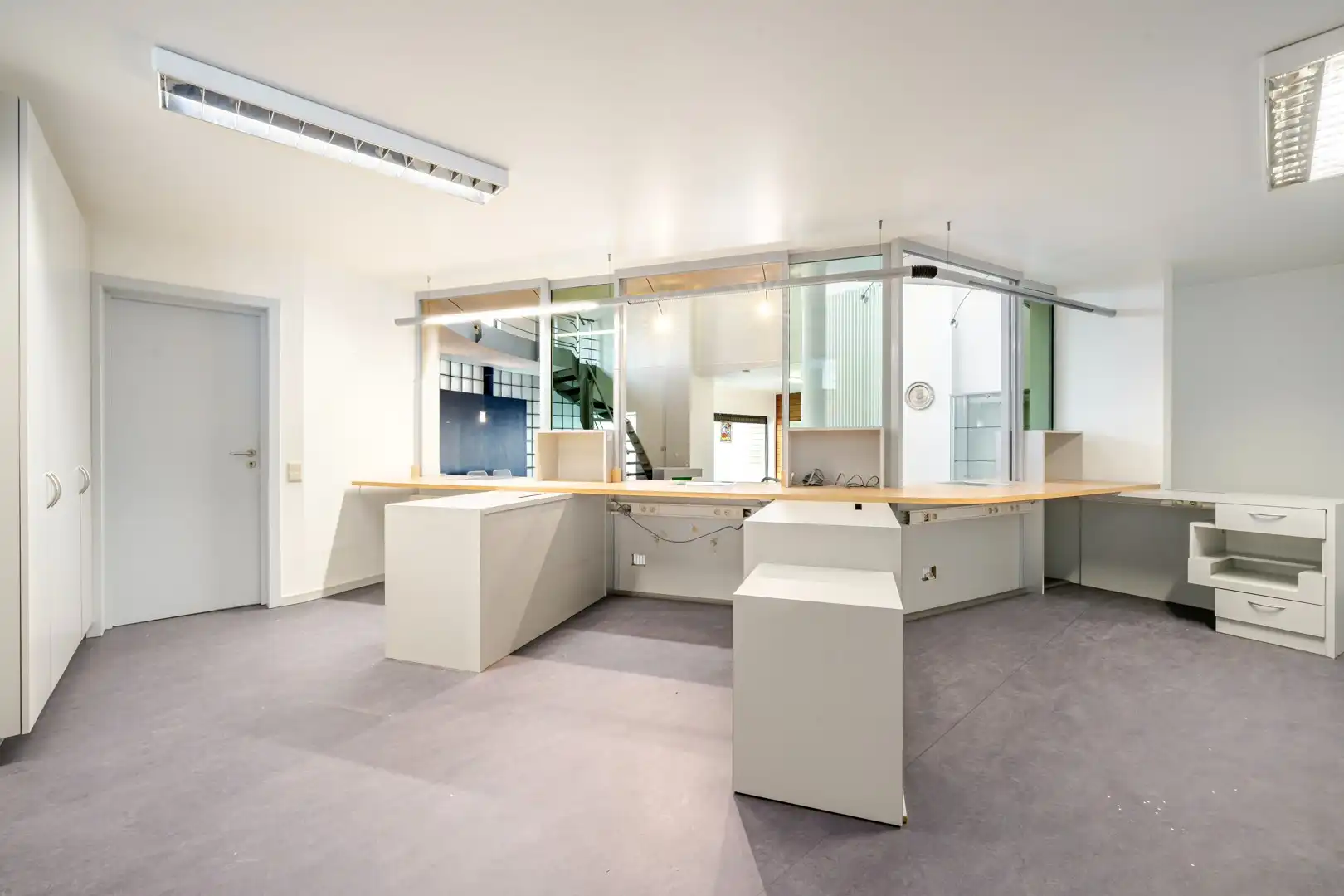 Ruim veelzijdig handelspand met woonst in hartje Kruisem foto 18