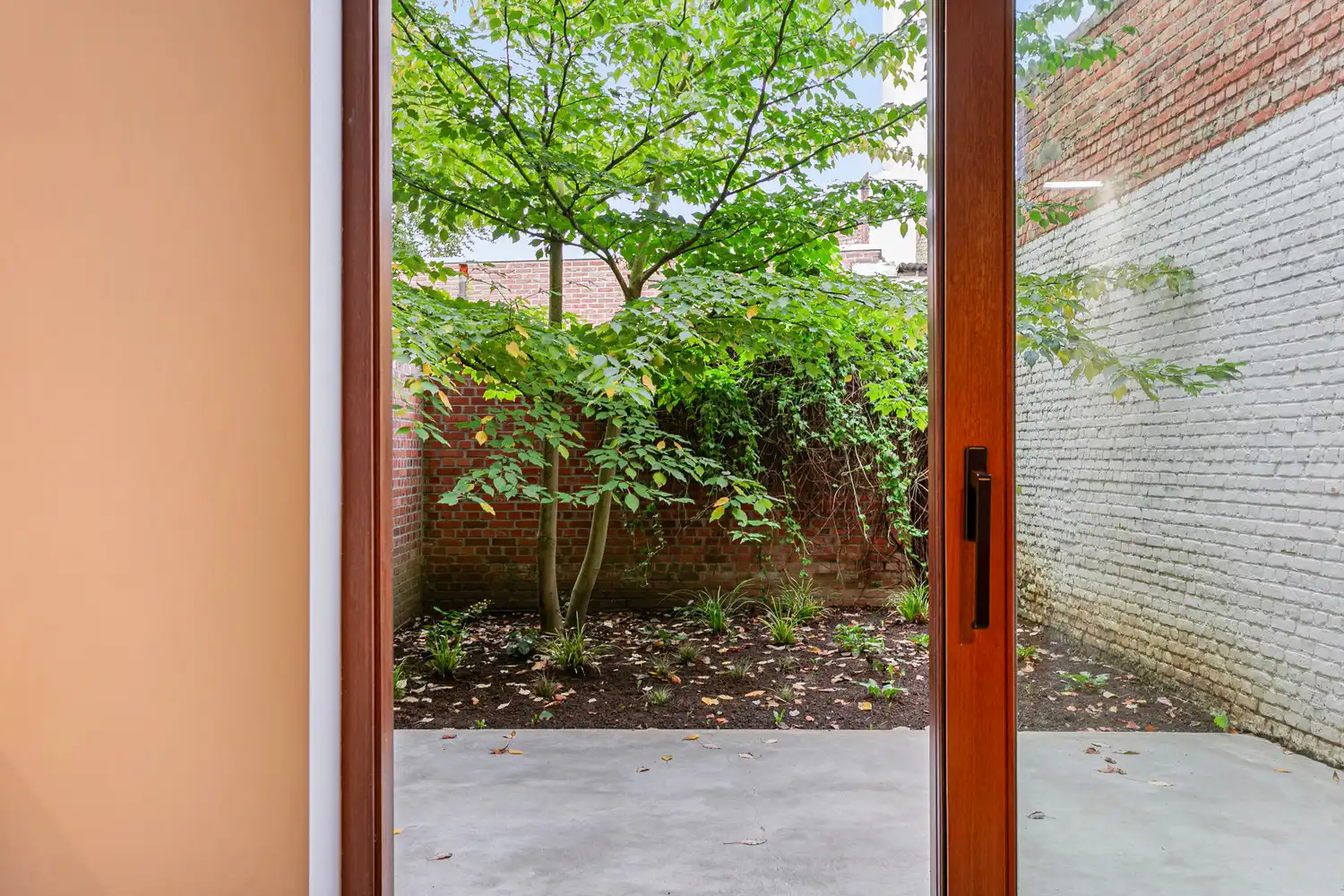 PRACHTIG GERENOVEERDE WONING MET STADSTUIN! foto 14