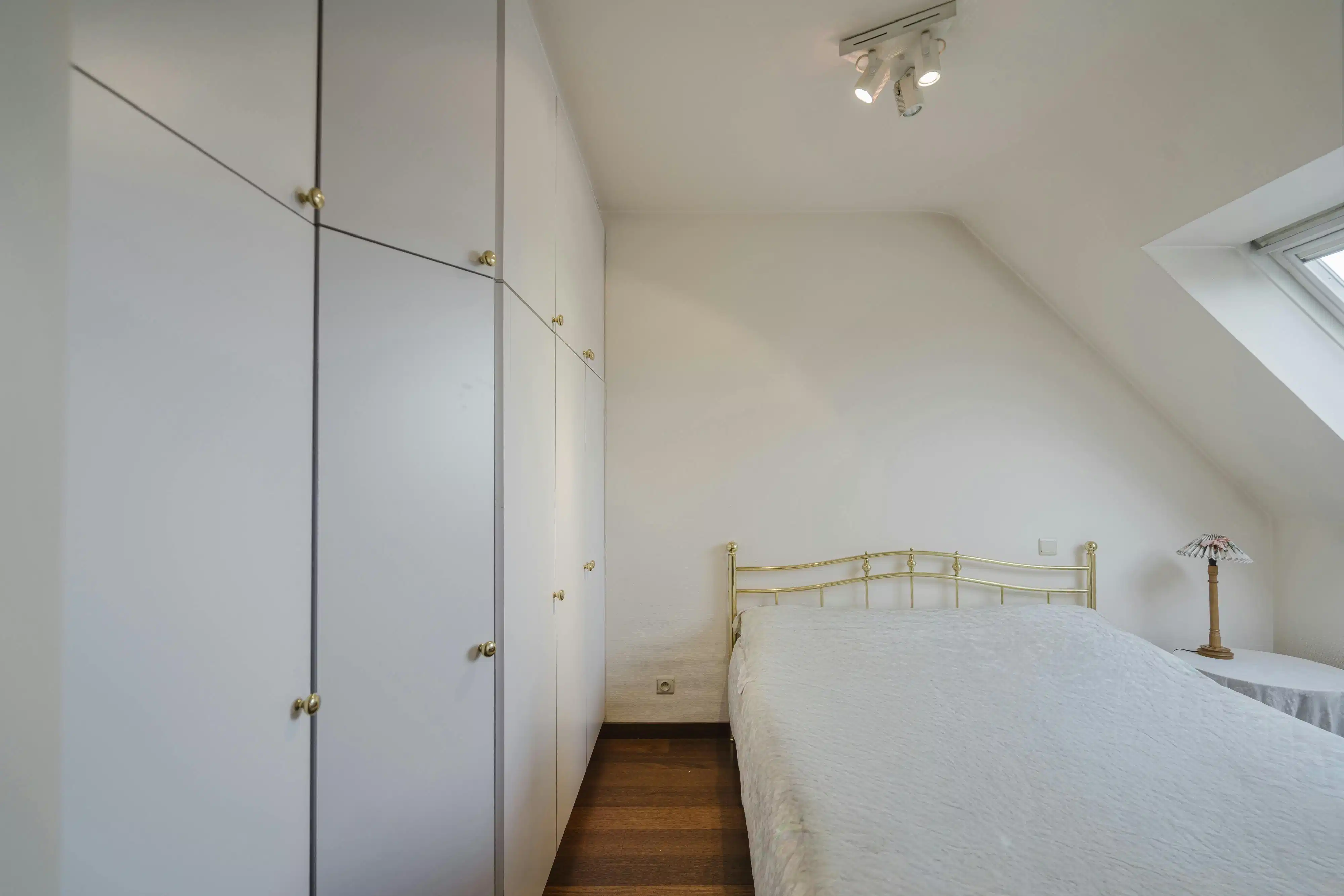 Ruim appartement met 3 slaapkamers en zicht op de Leie te koop in Kortrijk! foto 10