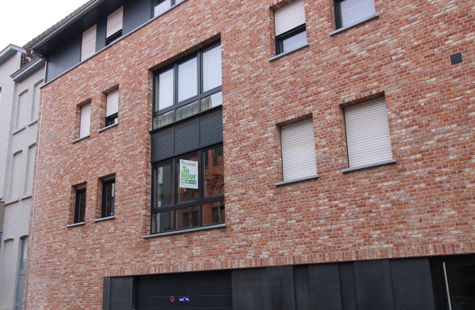 Appartement met twee slaapkamers en autostaanplaats in centrum Roeselare foto {{pictureIndex}}