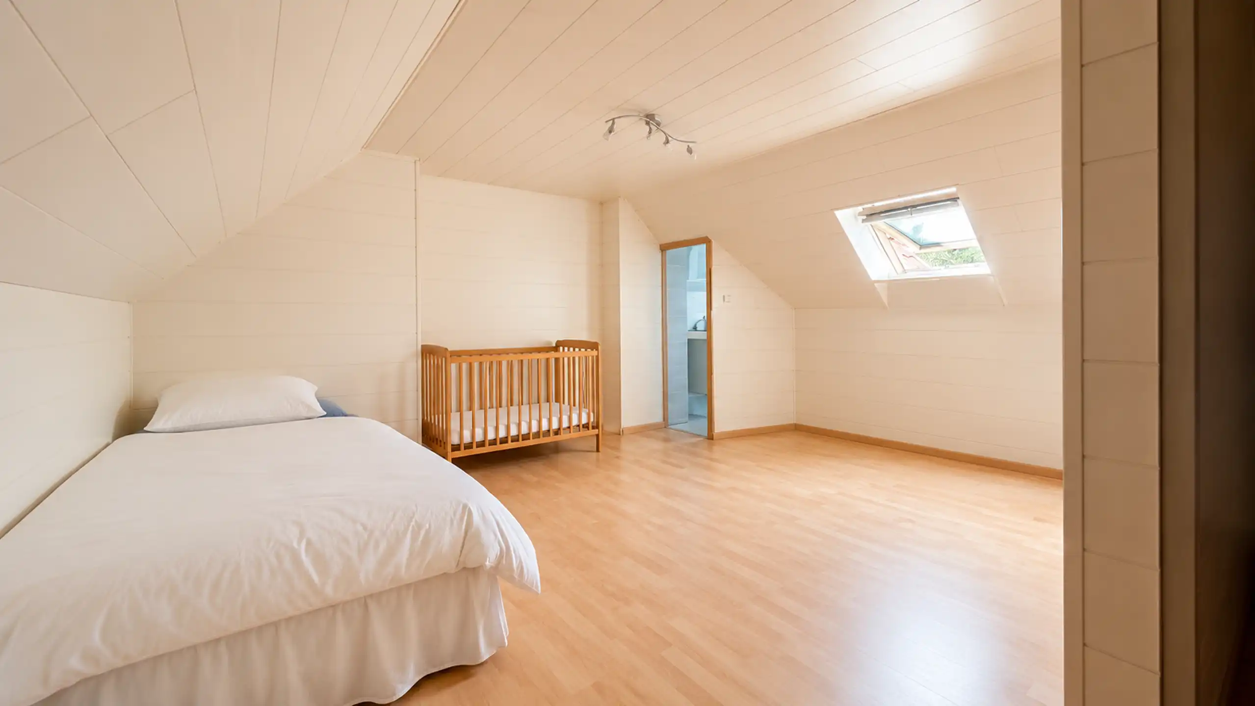 Instapklare woning met veranda, tuin en garage! foto 19