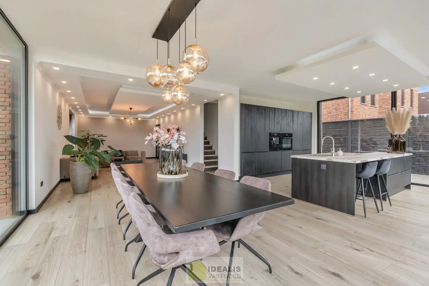 EEN BIJZONDER RIANTE WONING VAN MAAR LIEFST 302M² WOONOPPERVLAKTE OP EEN KNAP PERCEEL VAN 5A 90CA. foto 25