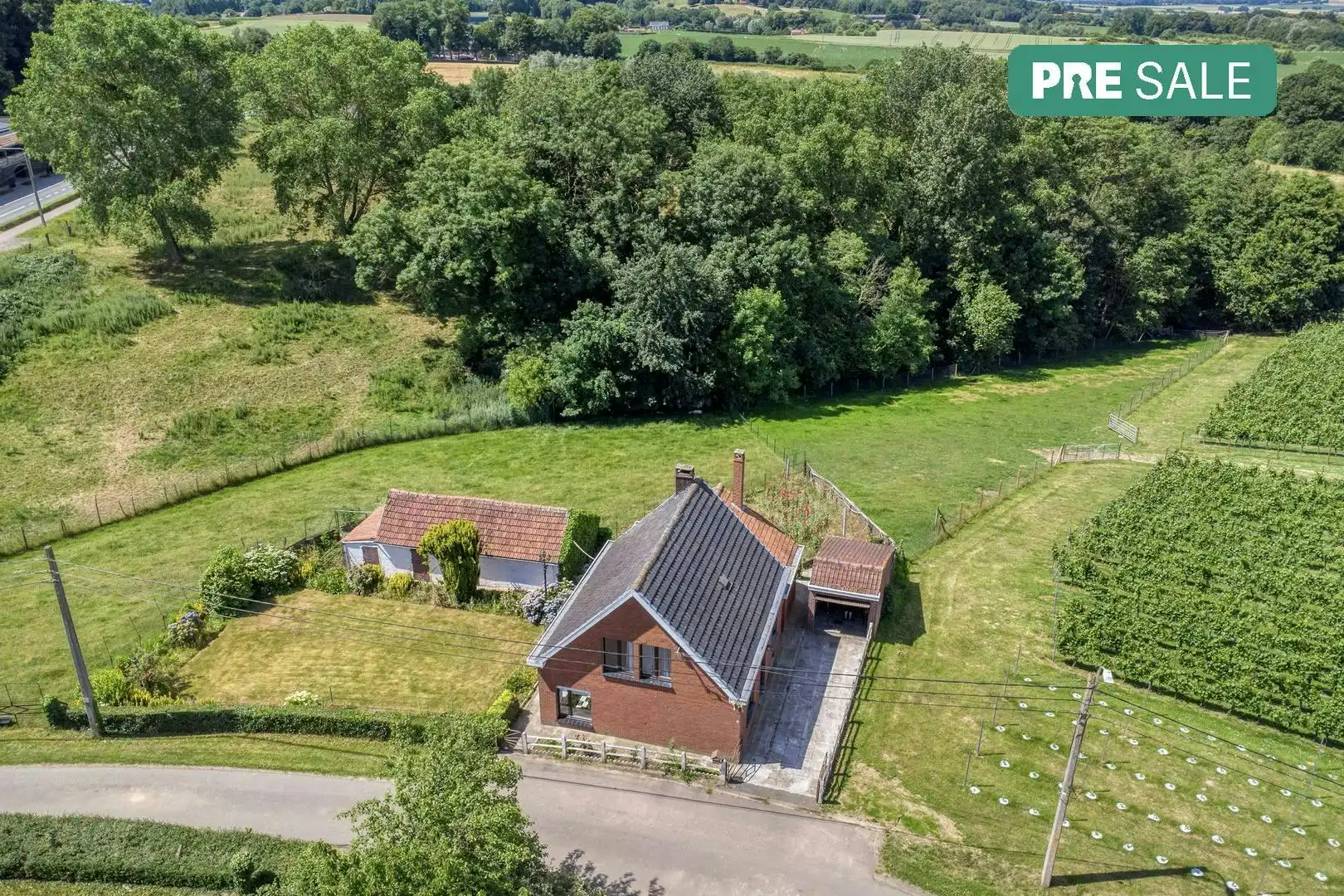 Bouwgrond te koop op prachtige locatie in Heuvelland foto {{pictureIndex}}