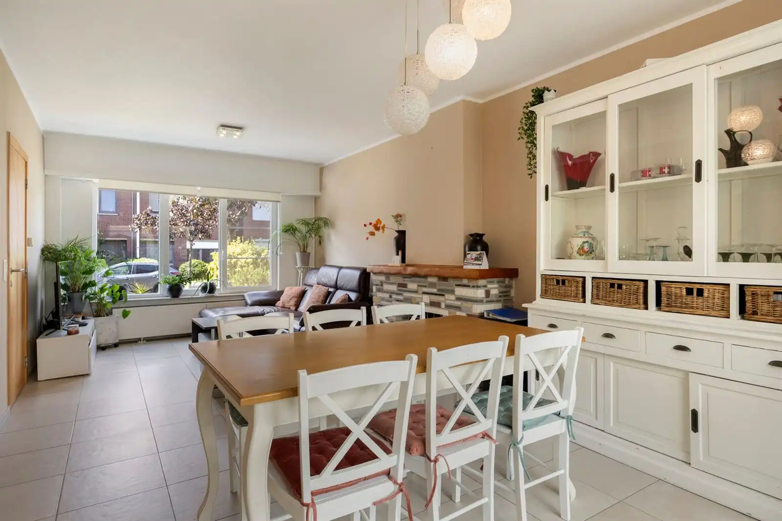 Volledig gerenoveerde 4-slpk woning met garagebox foto 3