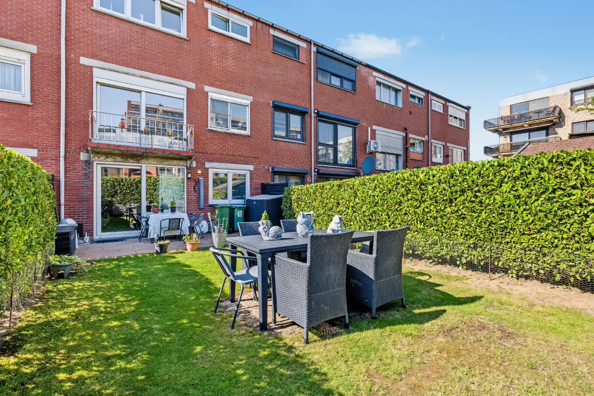 Instapklare gezinswoning met garage foto 2