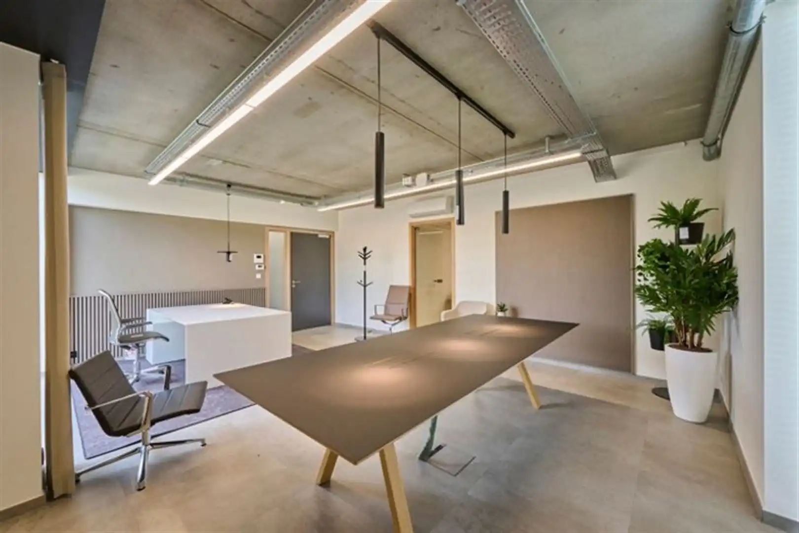 Kantoorgebouw foto 7