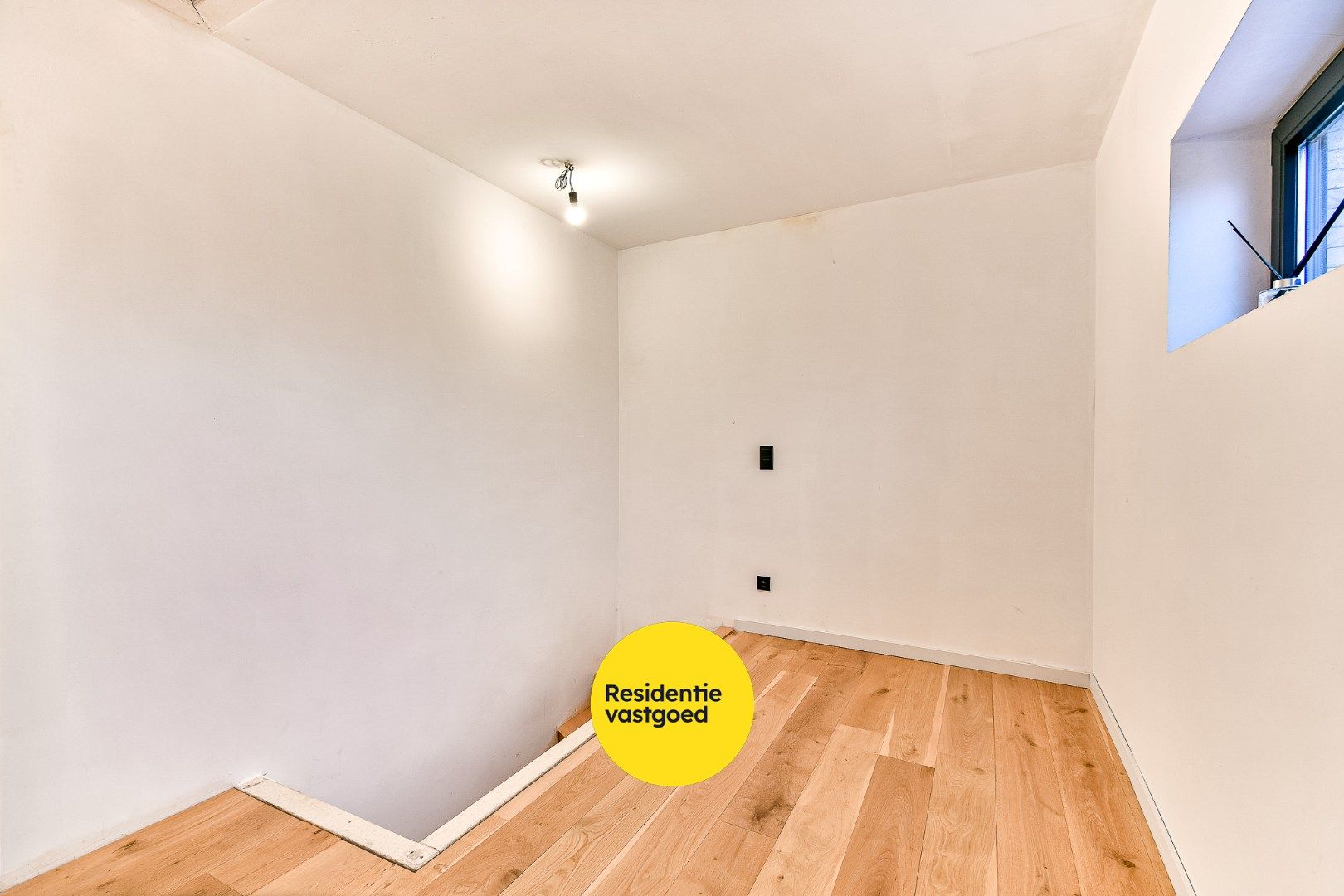 Volledig gerenoveerde halfopen woonst foto 22