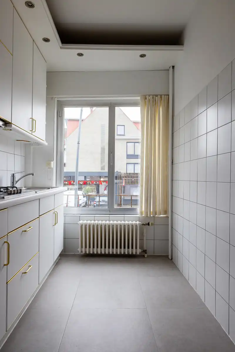 Ruime woning met buitenkoer en garage foto 9