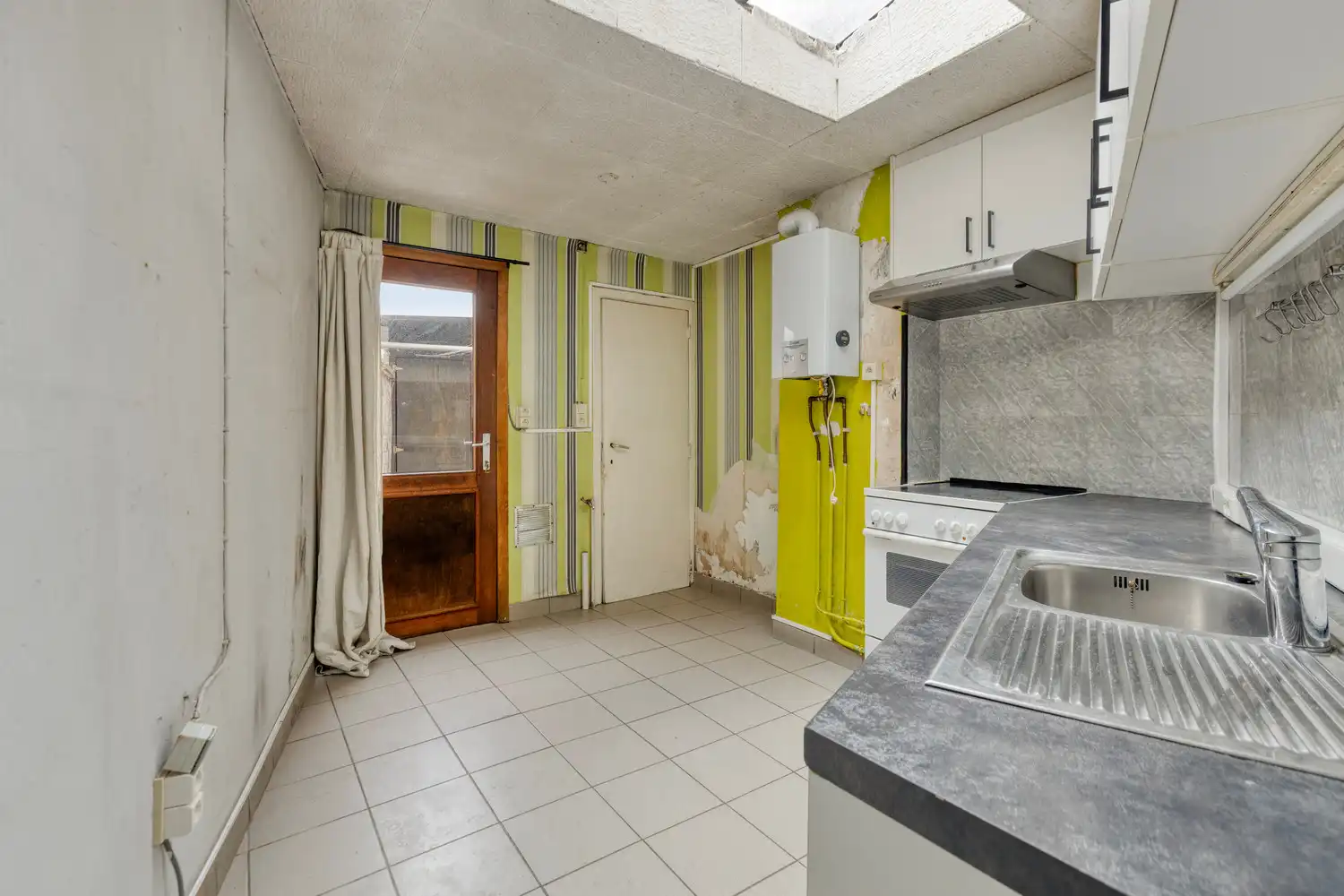 TE RENOVEREN WONING MET VEEL POTENTIEEL IN HET CENTRUM VAN DIEST! foto 9