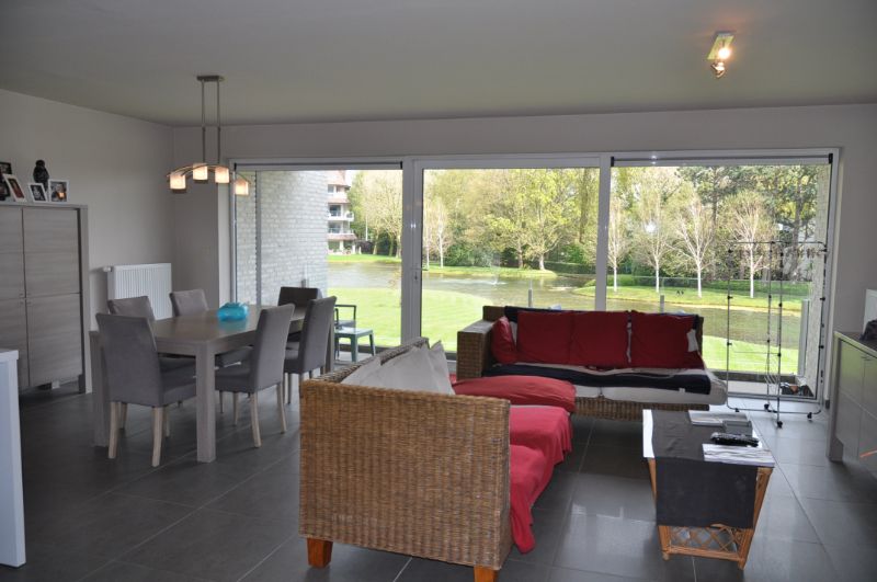 Stijlvol afgewerkt appartement met garage in privé domein De Steelander met natuurvijver en parktuin. foto 6