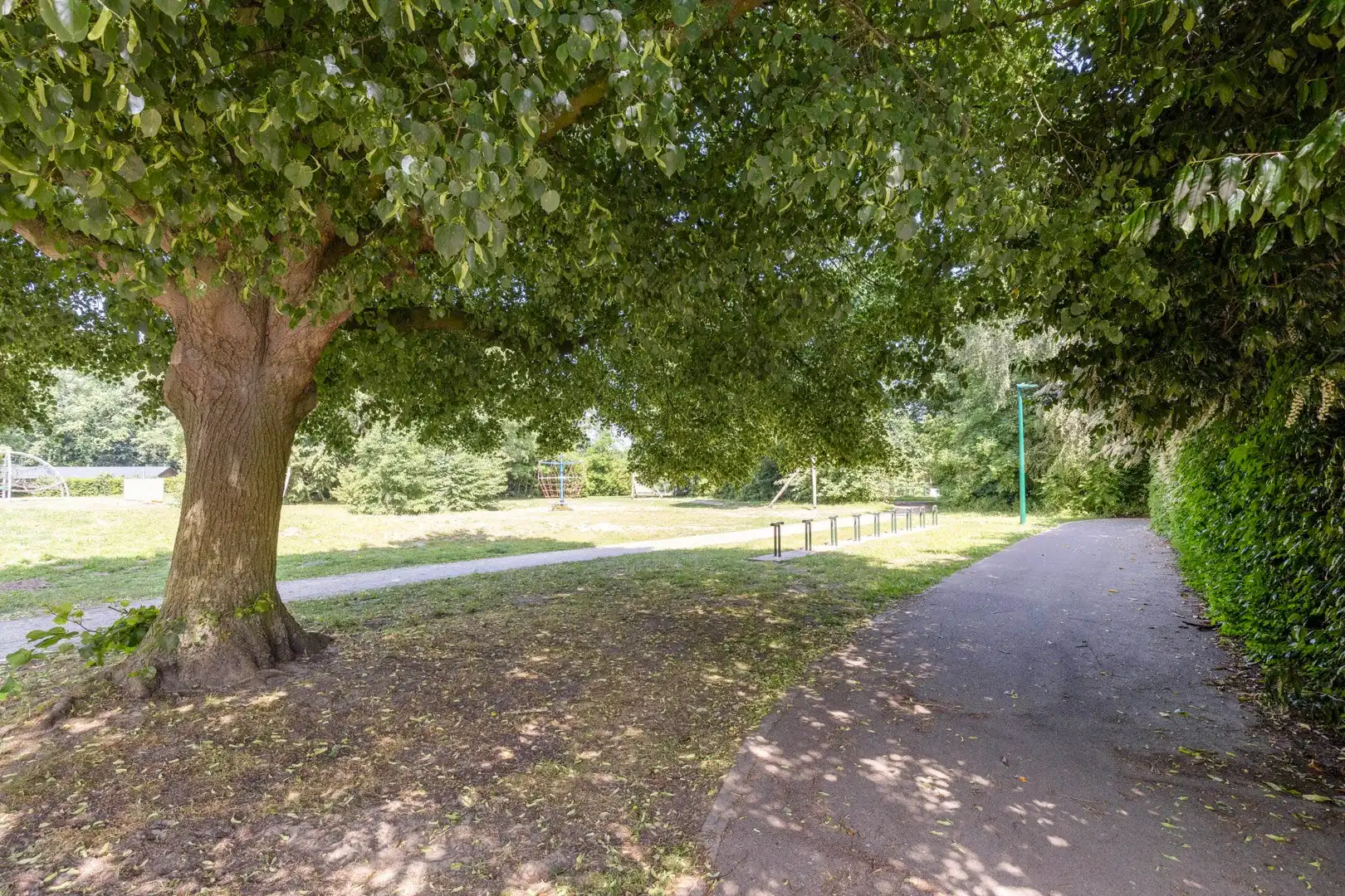 Instapklare gerenoveerde gezinswoning op toplocatie in Sint-Andries foto 20