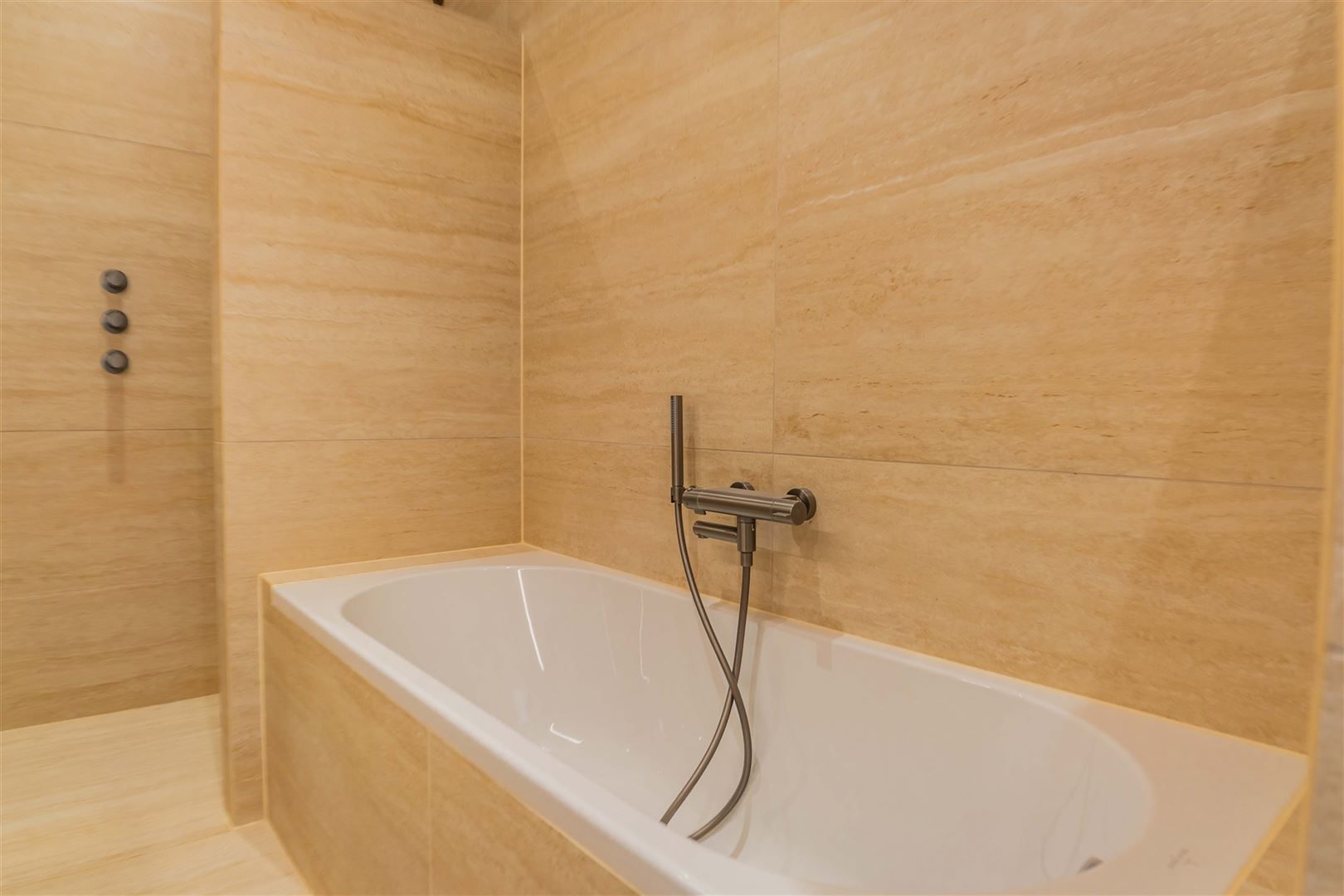 Grandeur in topnotch renovatieproject foto 7