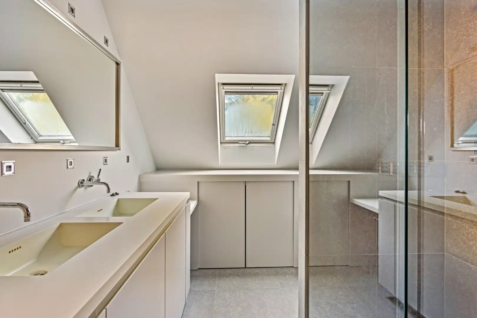 Duplex appartement met tuin en garage foto 14