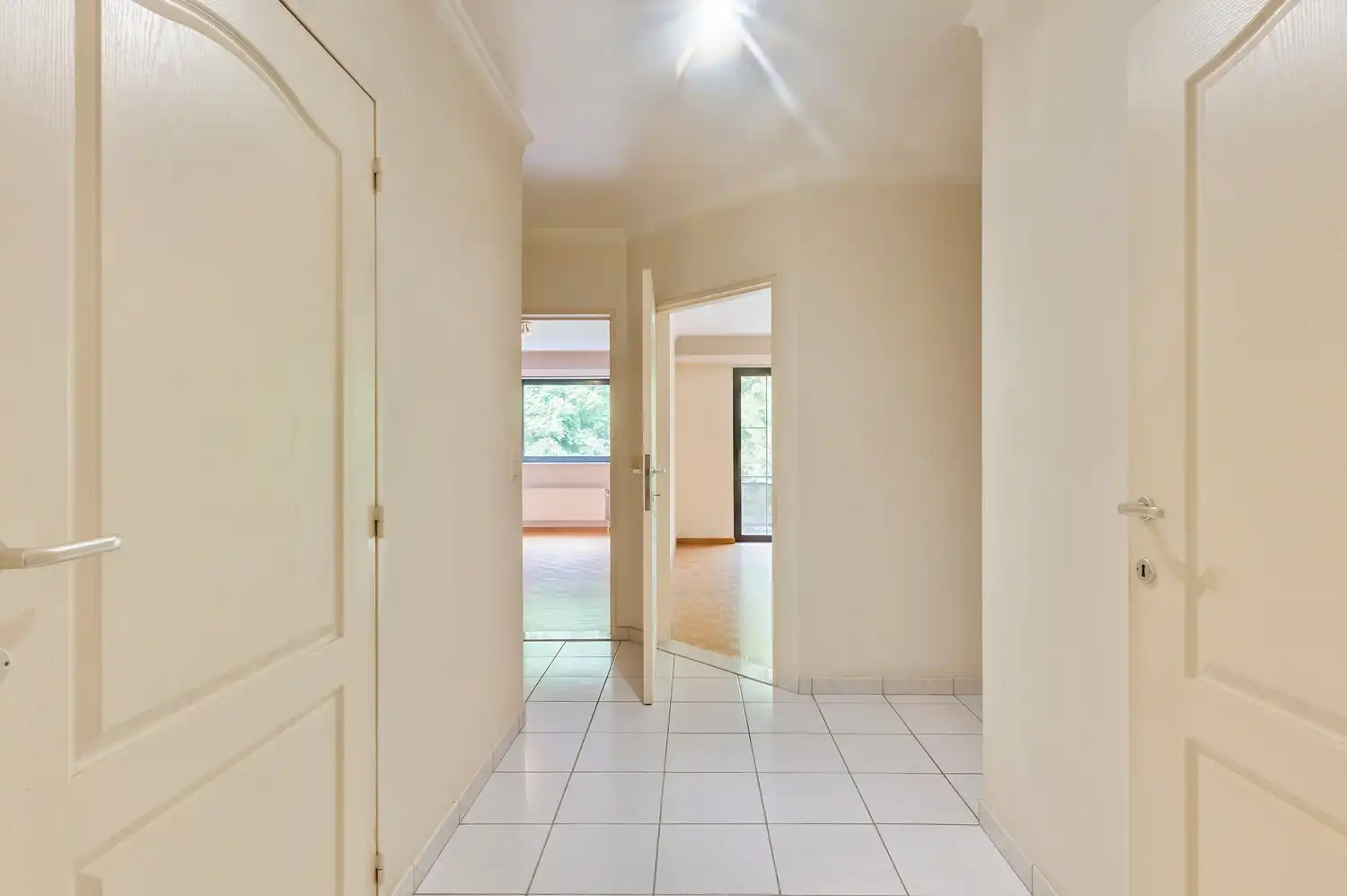 Ruim en lichtrijk appartement (ca. 145 m²) met uitzicht op de stadsvesten van Lier. foto 7