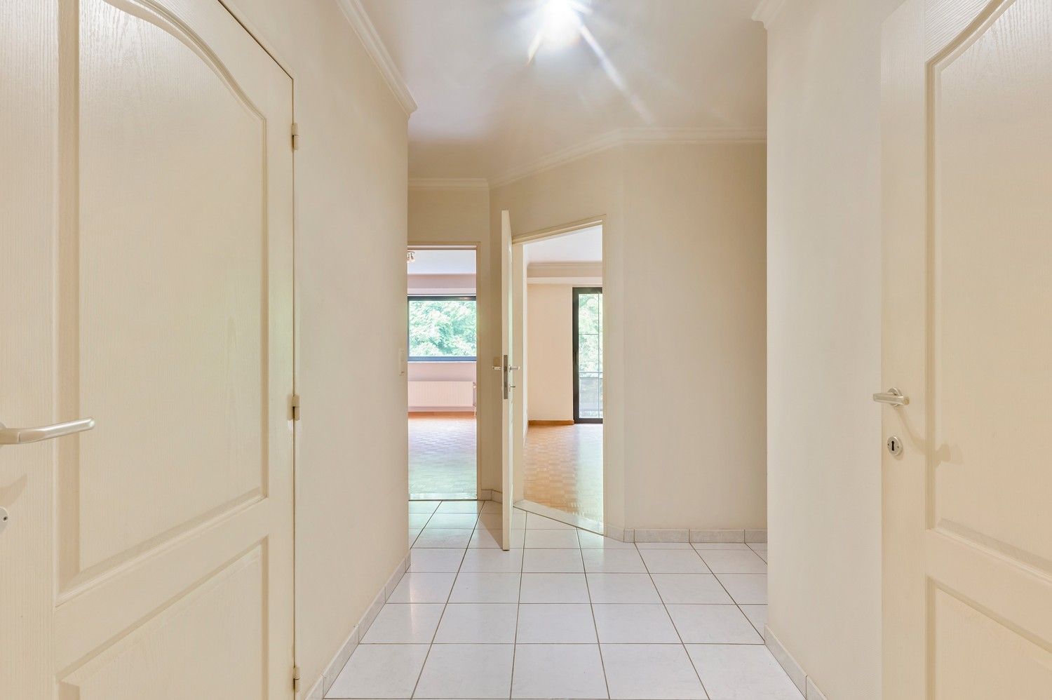 Ruim en lichtrijk appartement (ca. 145 m²) met uitzicht op de stadsvesten van Lier. foto 7