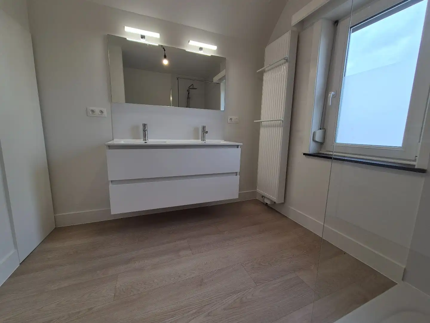 Prachtig gerenoveerde vrijstaande woning met ruime tuin. foto 11