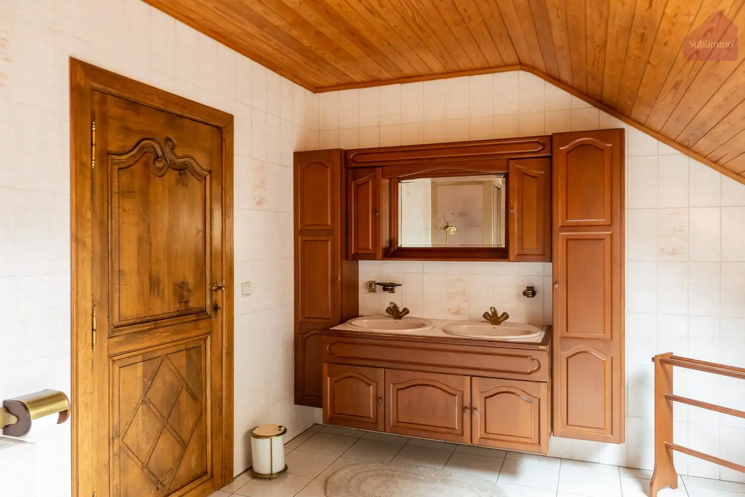 Ruime gezinswoning met 6 slaapkamers op een uitzonderlijk groot perceel van 21a 73ca foto 15