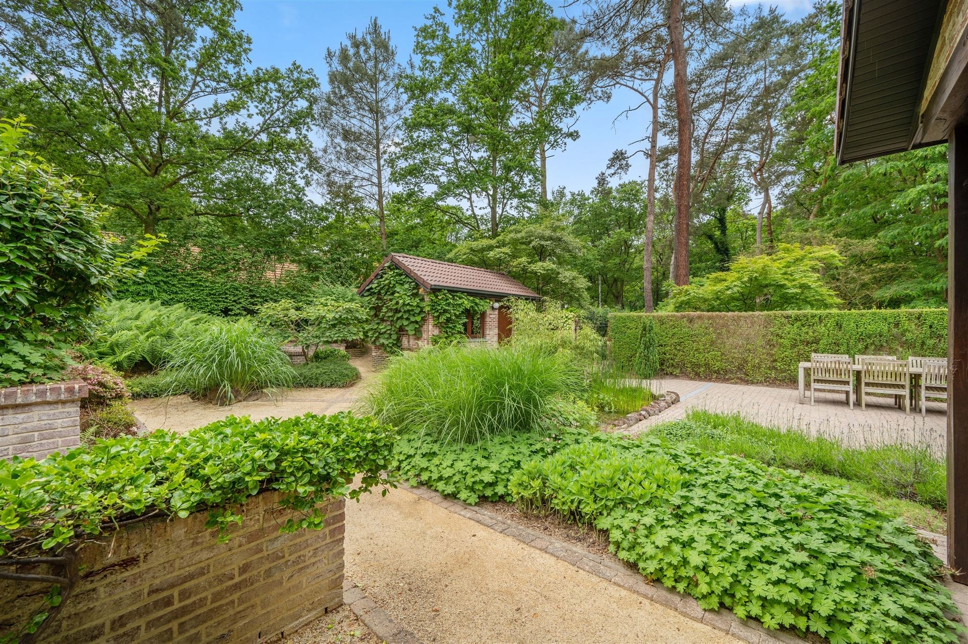 Prachtige villa met een mooie en zeer goed onderhouden tuin foto 50