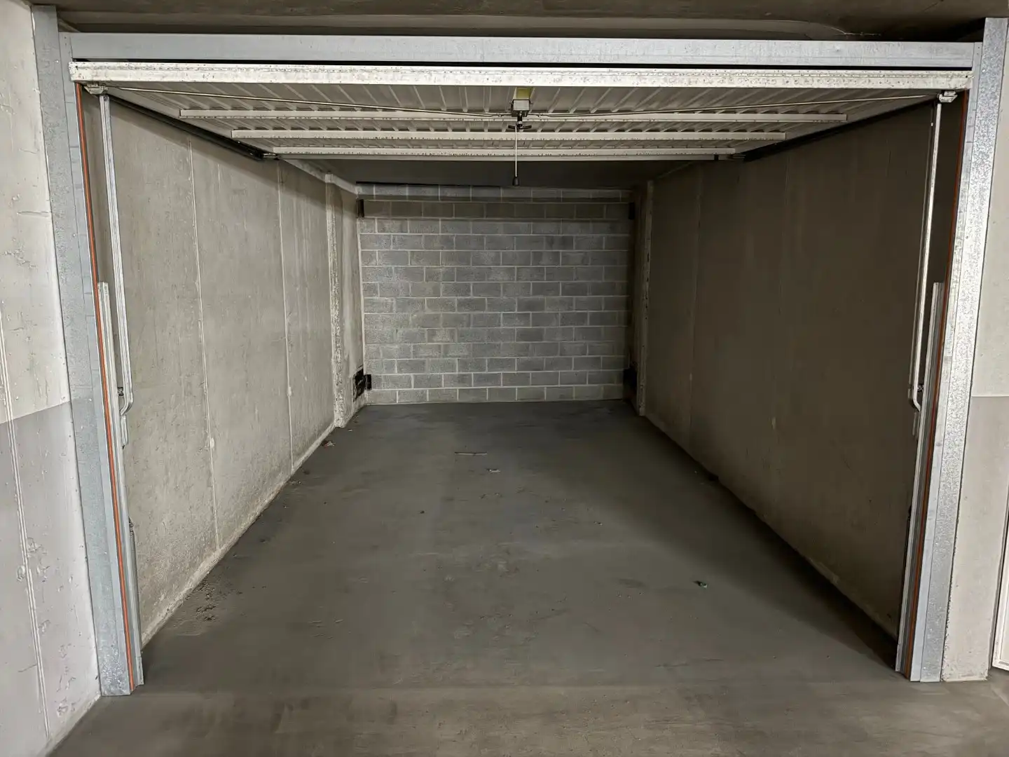 RES. J. STÜBBENPARK - GESLOTEN GARAGEBOX - DUINBERGEN foto 4