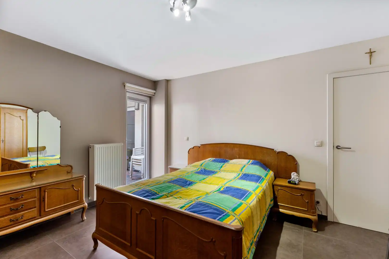 Uitstekend onderhouden opbrengsteigendom met 7 instapklare appartementen en 2 garages in het centrum van Izegem foto 3
