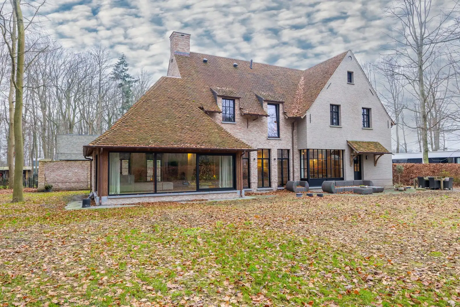 Exclusieve recente villa op uitzonderlijk ruim perceel in groene omgeving foto 23