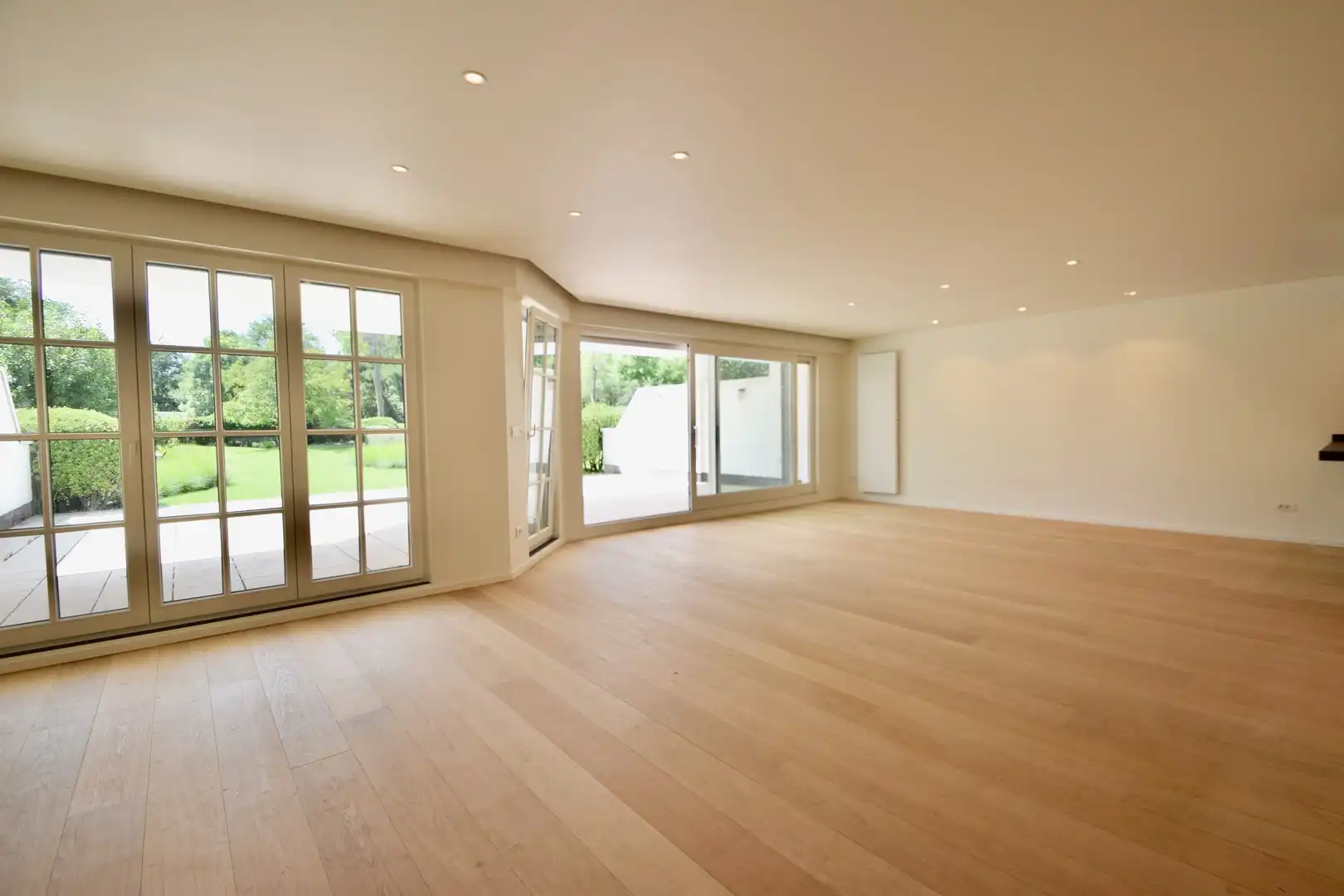 Zonovergoten tuin appartement met groot terras en prachtige tuin gelegen in het exclusieve domein Tennis Gardens. foto 6