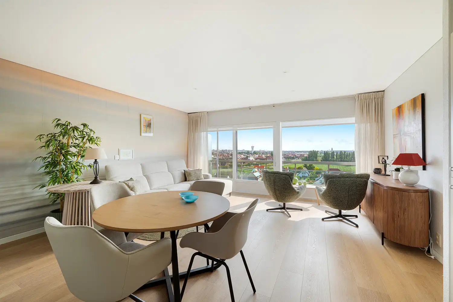Vernieuwd 1 slaapkamerappartement met open zichten en groot terras foto {{pictureIndex}}