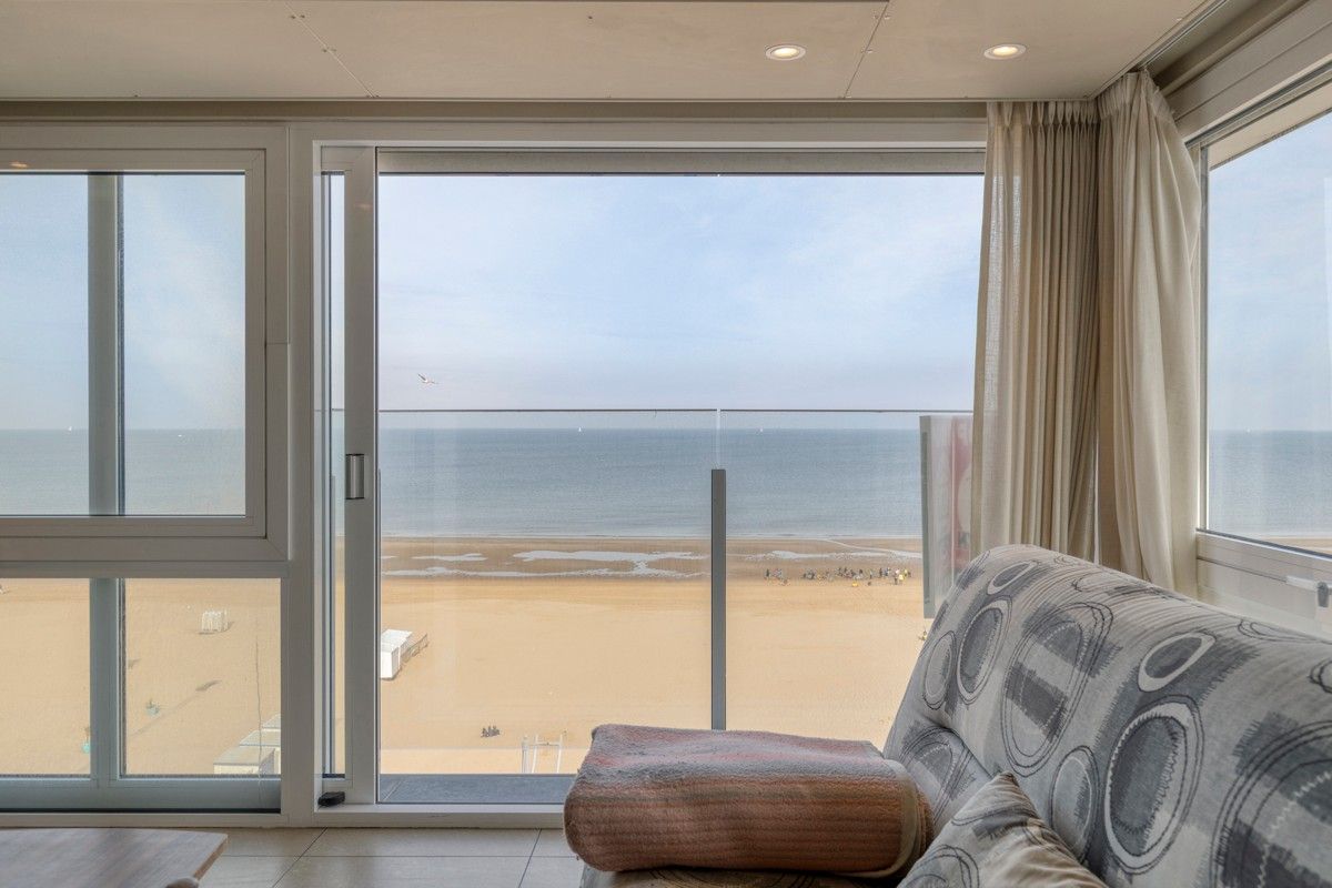 Panoramisch hoekappartement te koop op de Zeedijk van Sint-Idesbald! foto 8