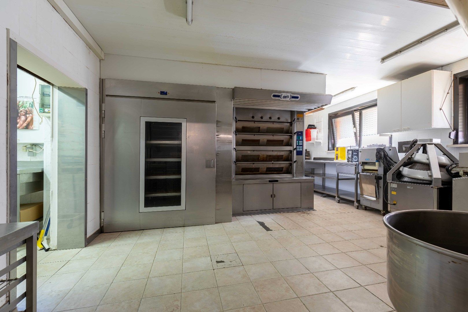 Opbrengsteigendom met handelszaak, atelier en 3 woningen foto 7