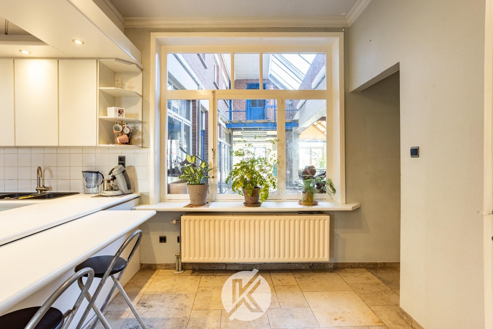 Ruime woning met polyvalente bijgebouwen foto 5