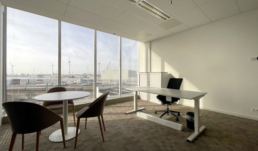Vernieuwde kantoren te huur in Ahlers Building te Antwerpen foto 7