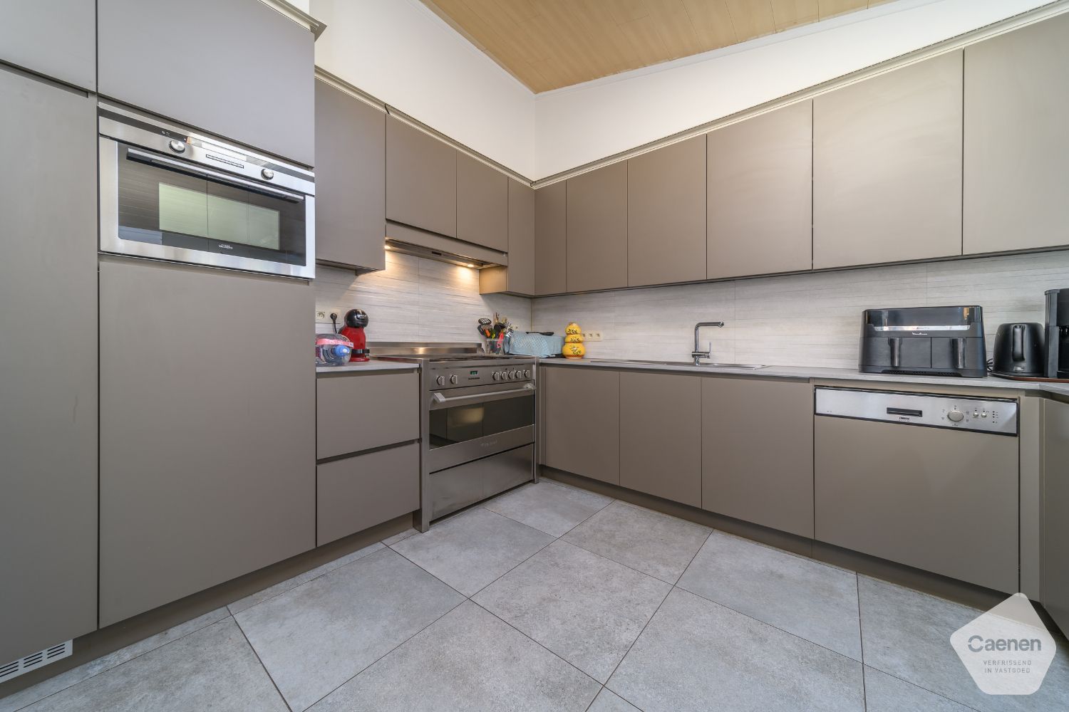 Ontdek deze ruime en gezellige rijwoning met een uiterst centrale ligging! foto 8