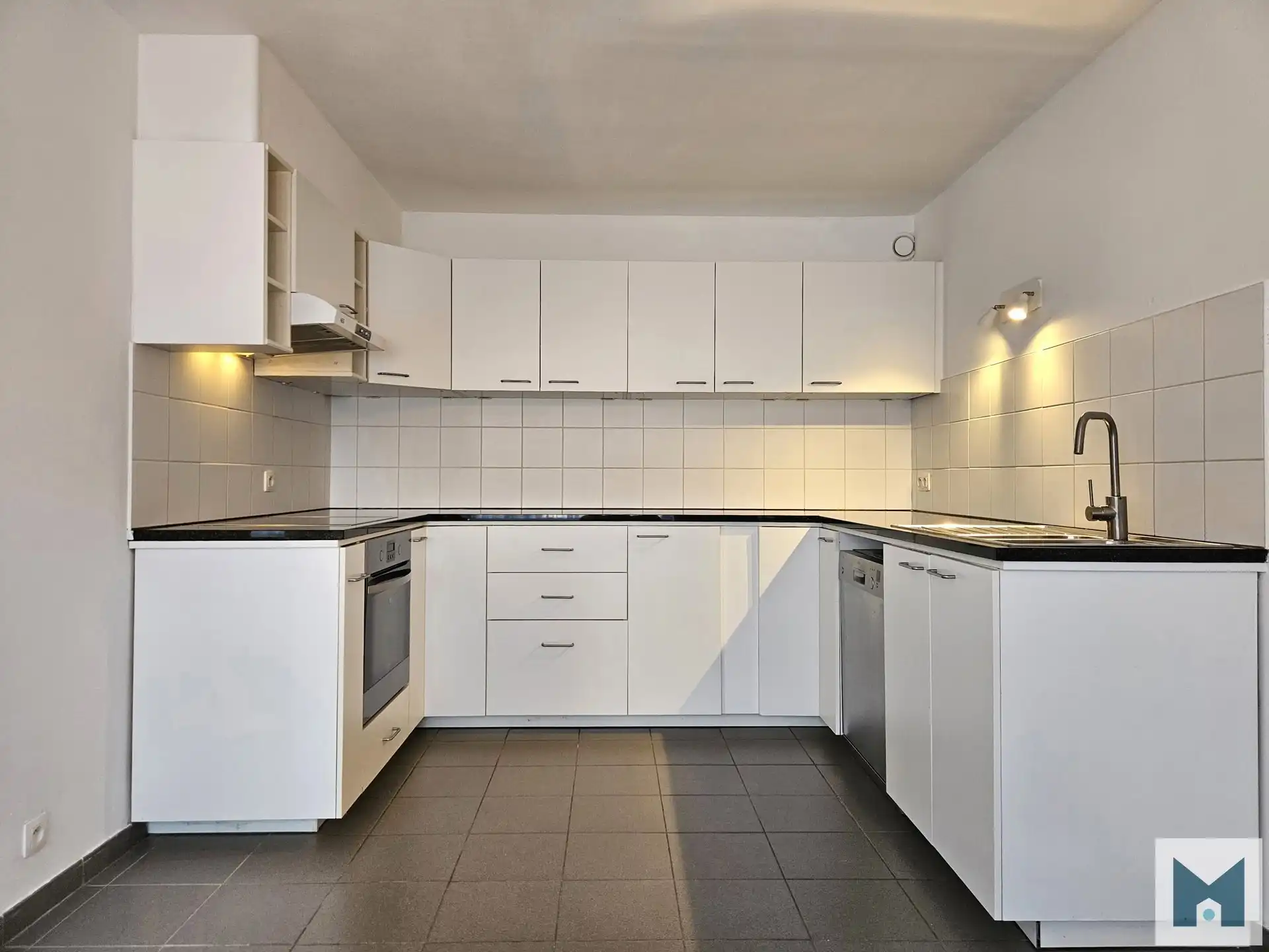 Ruim gerenoveerd app. met 3 slpks, een garage en gem. tuin! foto 6
