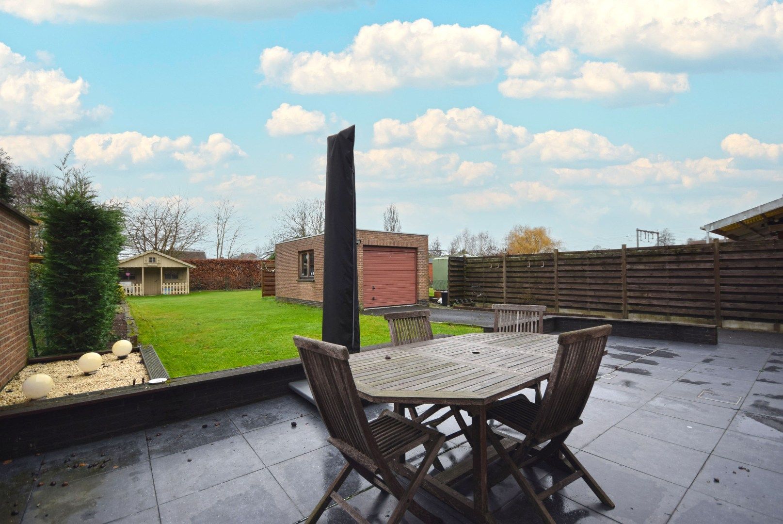 ZEER RUIME EN GOED ONDERHOUDEN HALF OPEN BEBOUWING foto 2