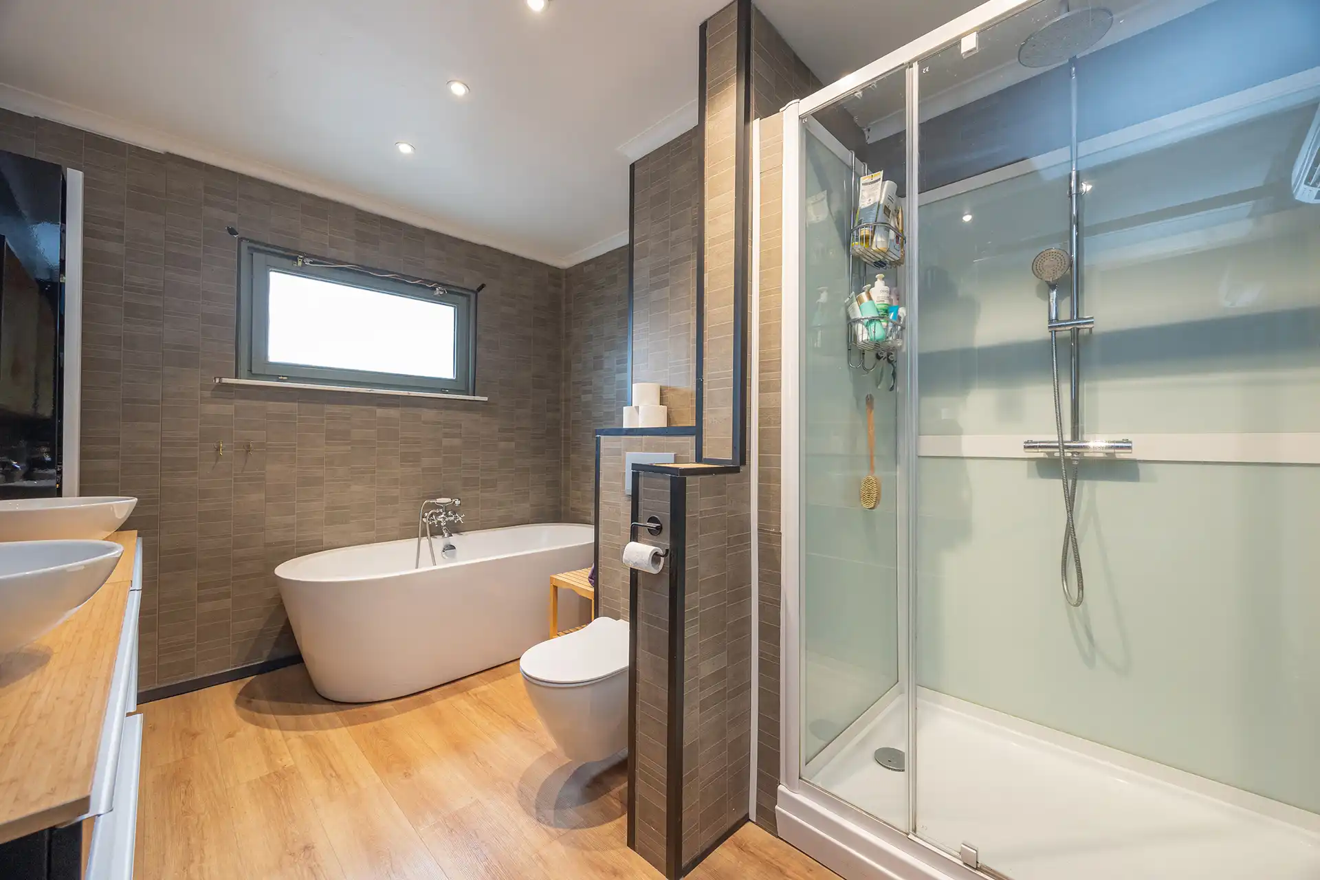 Instapklare woning met 4 slpk, veranda en tuin te Hemiksem! foto 13