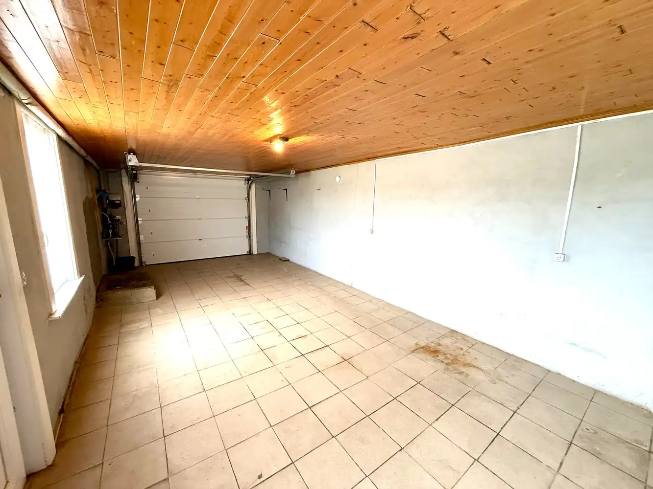 Centraal gelegen woning met veel potentieel op mooi perceel! foto 16