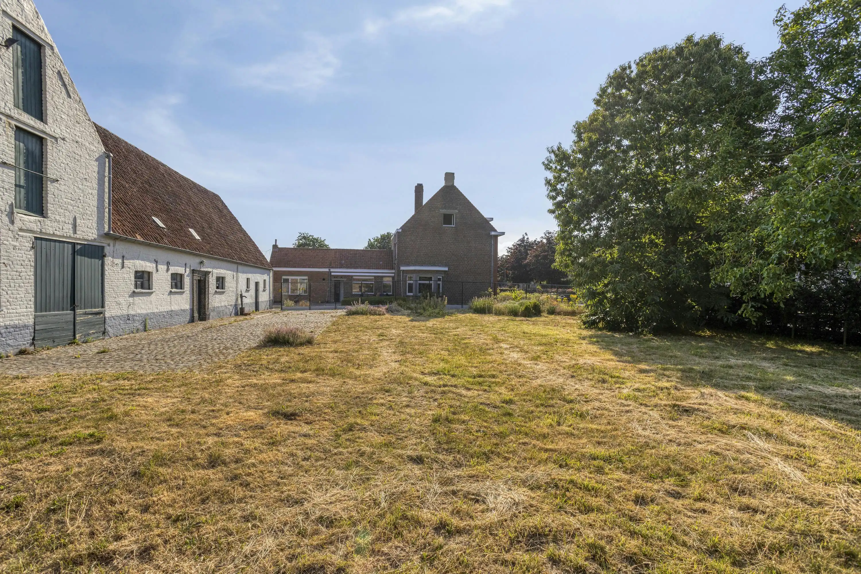 Veelzijdige te renoveren hoeve te koop in Jabbeke foto 11